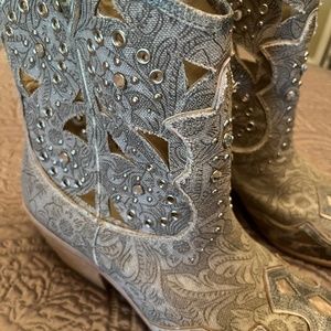 Donald J Pliner boots